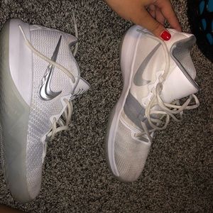 nike kyrie basketball shoes